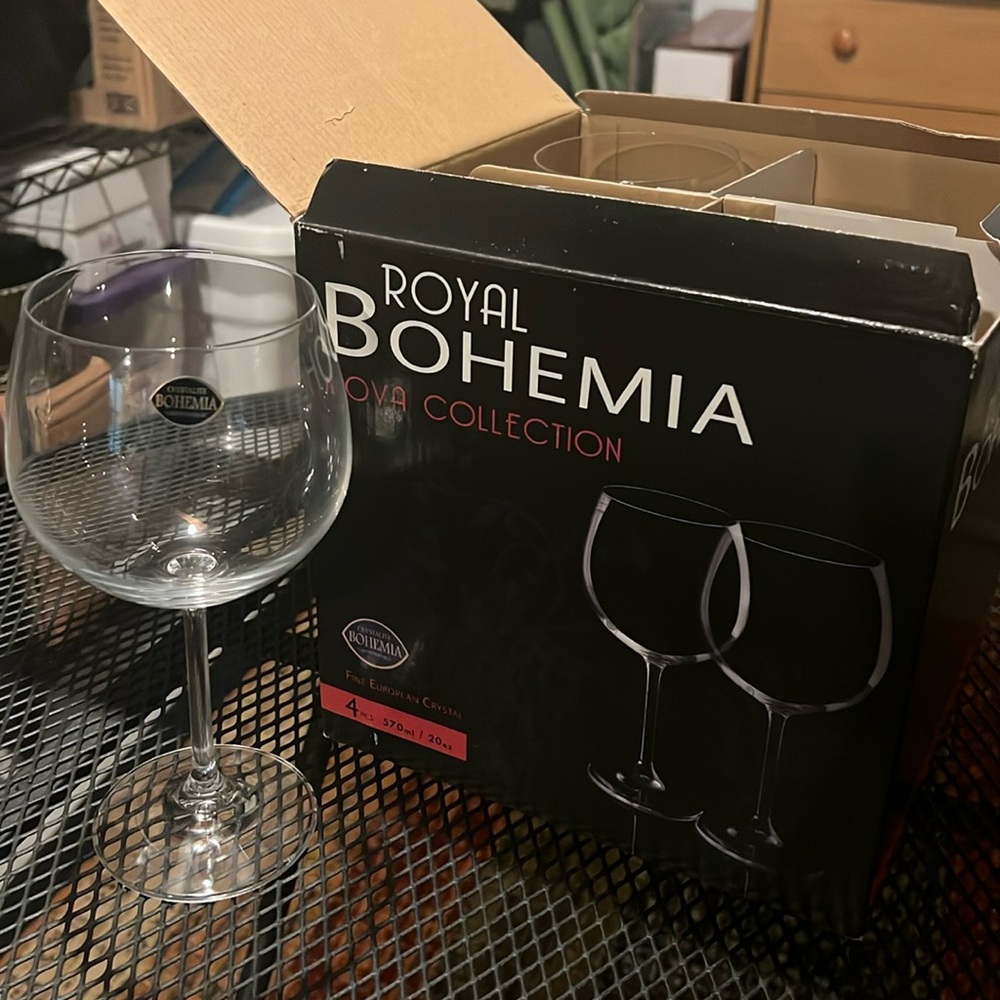 Wine 4 glass set